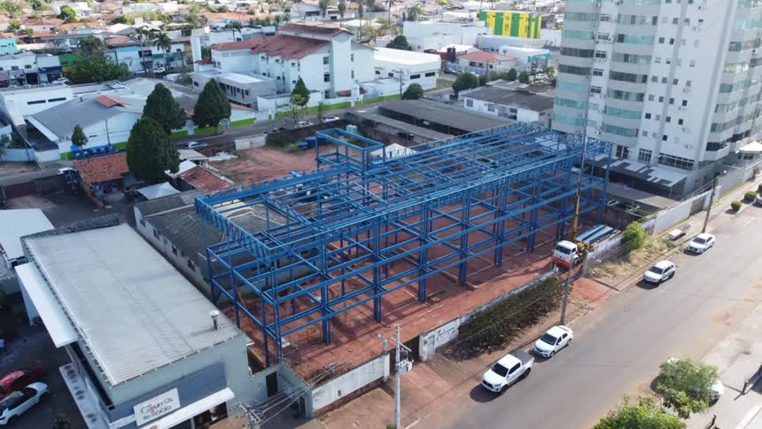 Vista aérea de uma obra com estrutura metálica executada pela Moreira Engenharia